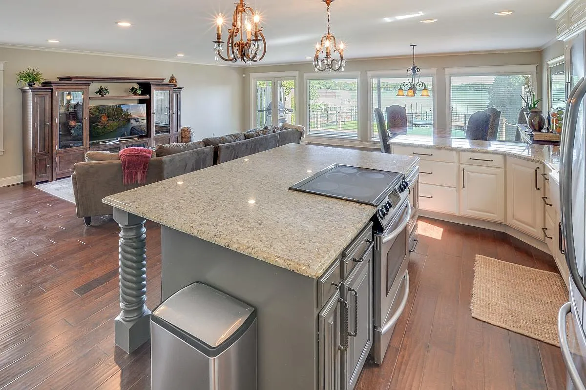 16926 Grays Bay Boulevard — Photo 4