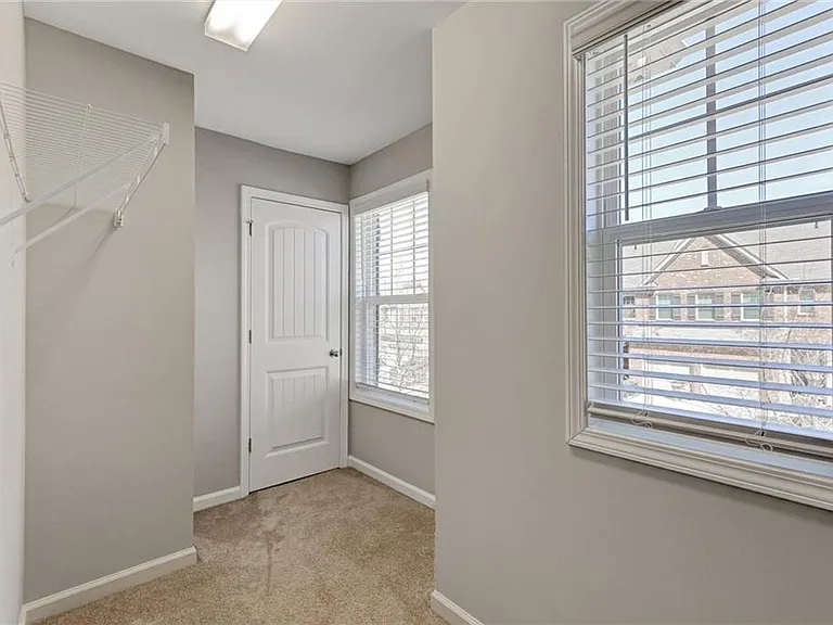 1237 Foxcroft Ln E — Photo 39