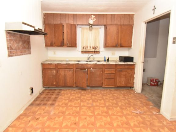 3rd image of 1909 Avenue C