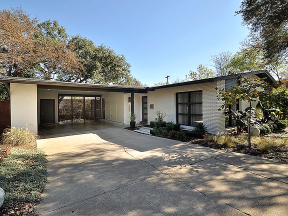 2nd image of 2707 Oak Park Dr
