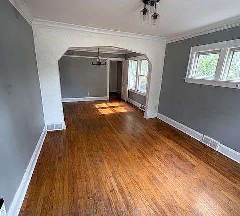 2nd image of 1116 Hall Ave