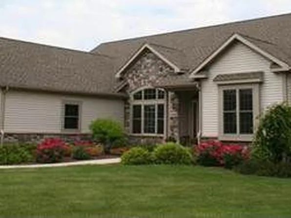 4868 Knollwood Dr, Saint Joseph, MI 49085