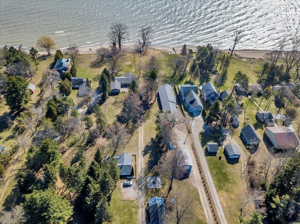 8169 Lakeshore Rd #4, Lexington, MI 48450