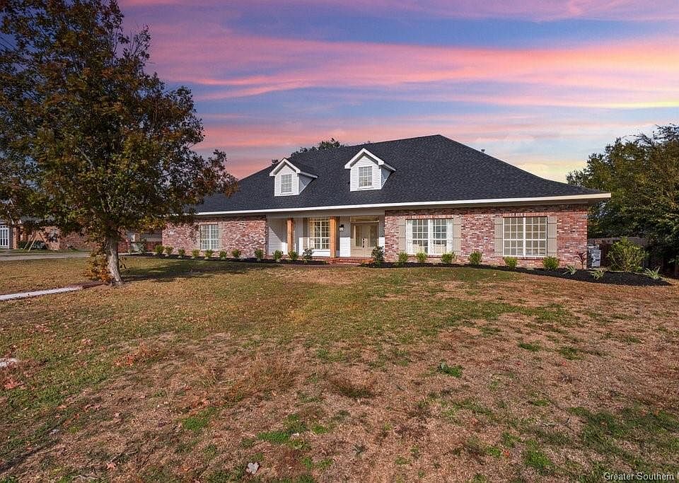 1st image of 1902 Plantation Dr