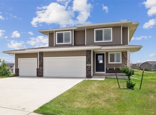 525 NW Rosemont Dr, Waukee, IA 50263