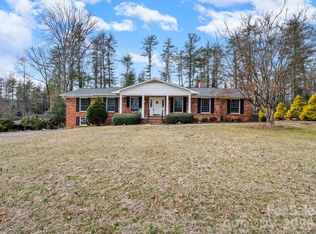 111 Hudson Dr, Hendersonville, NC 28739