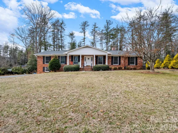 111 Hudson Dr, Hendersonville, NC 28739