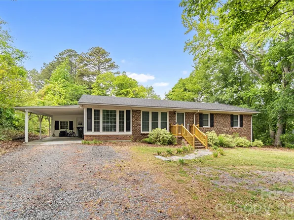 1141 Shannon Dr, Wadesboro, NC 28170