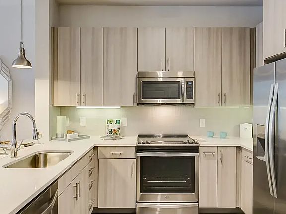2nd image of 120 Turtle Creek Blvd APT 474