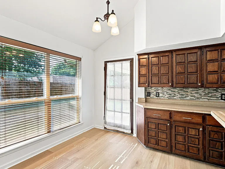 8782 Marilyn Dr — Photo 18