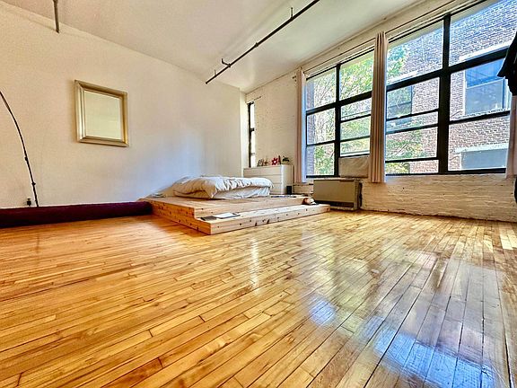 5th image of 260 Moore St APT 307