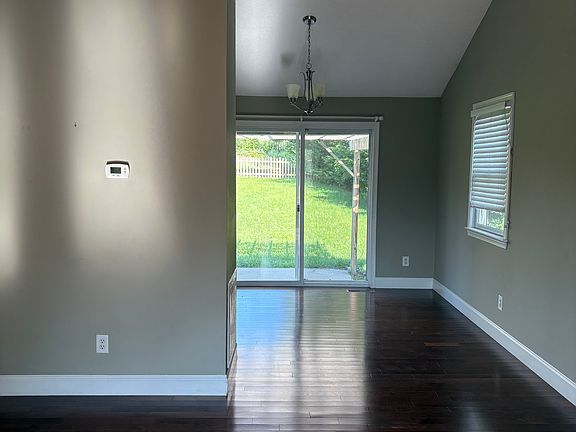 3rd image of 1530 Gilmer Cir