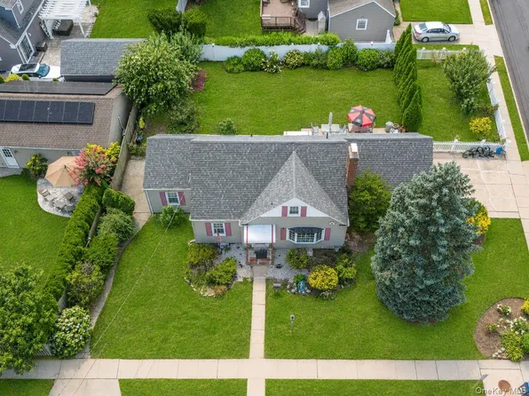 295 Ivy Avenue, Westbury, NY 11590