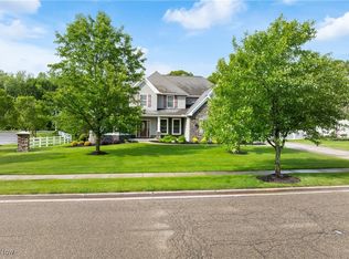574 Byberry Dr NE, Hartville, OH 44632