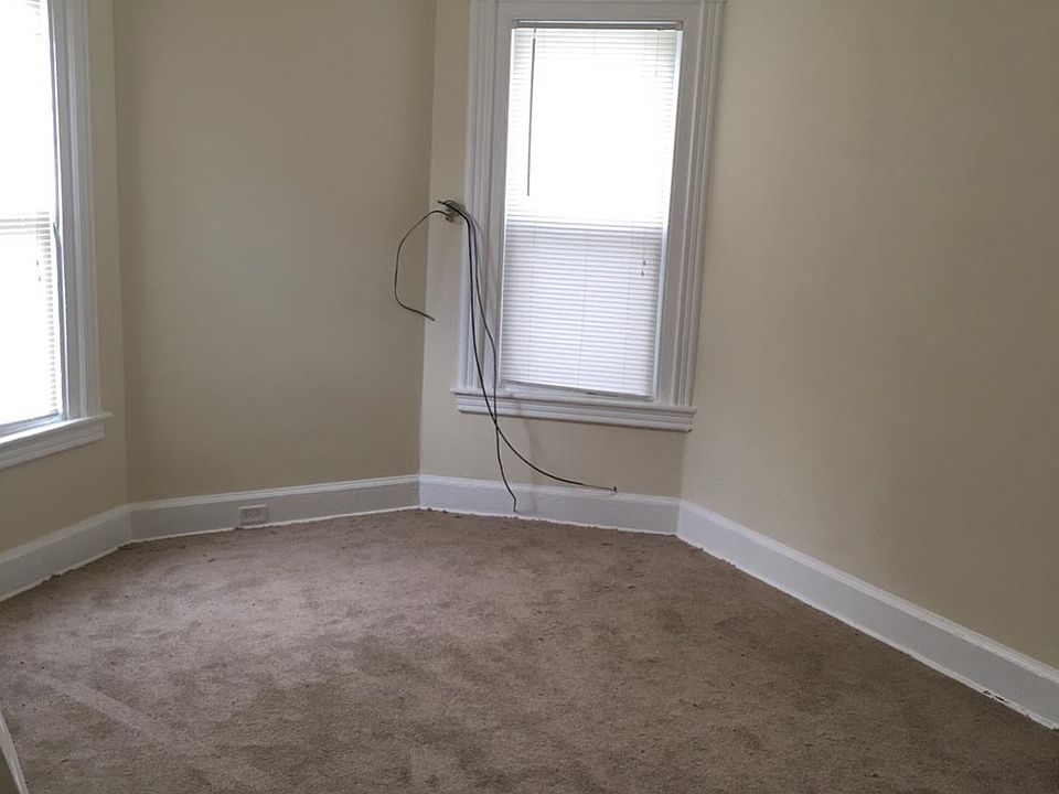 1st image of 524 E 10th St