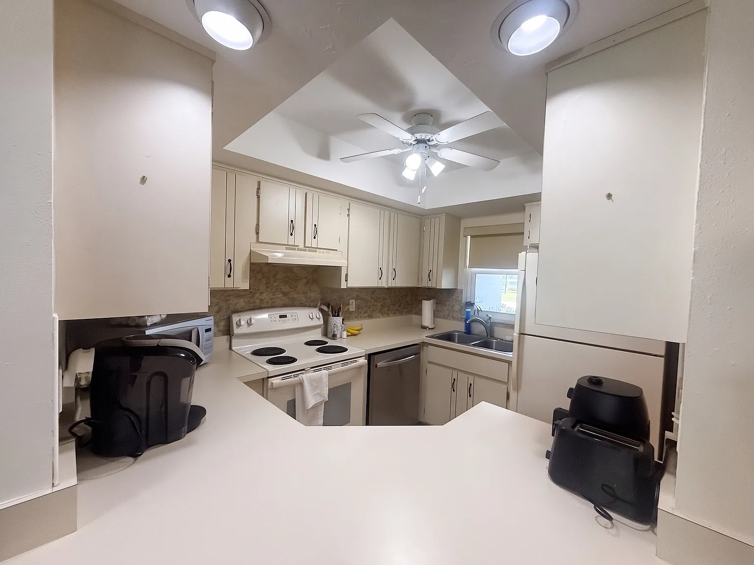 2 bed, 2.5 bath, $1,700 — Photo 2