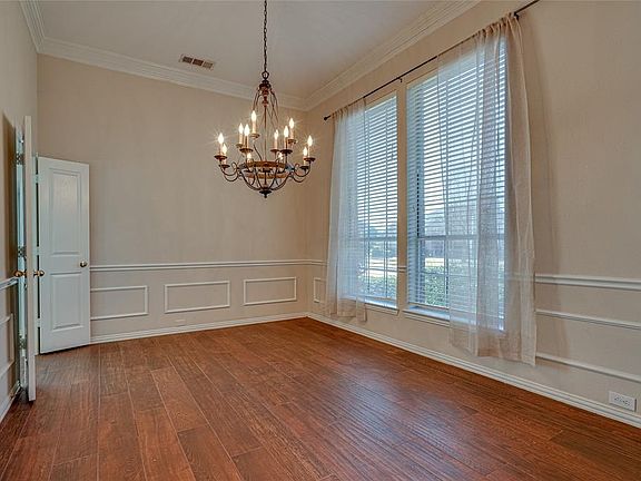 5th image of 120 Longmeadow Dr