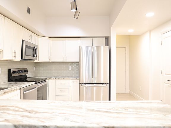 4th image of 2402 W Azeele St Unit 430