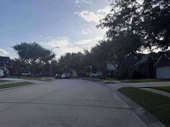 Exterior Neighborhood (street photo)