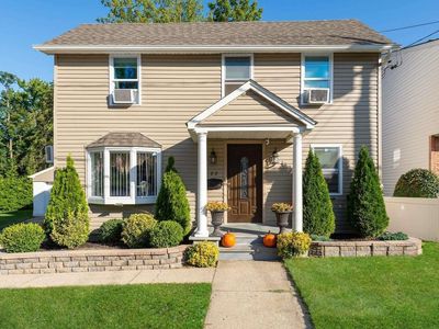 82 Clement Street, Glen Cove, NY, 11542
