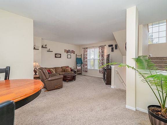 4th image of 840 Summit Creek Dr