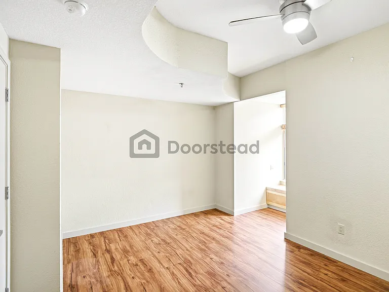 711 W 26th St #303 — Photo 12