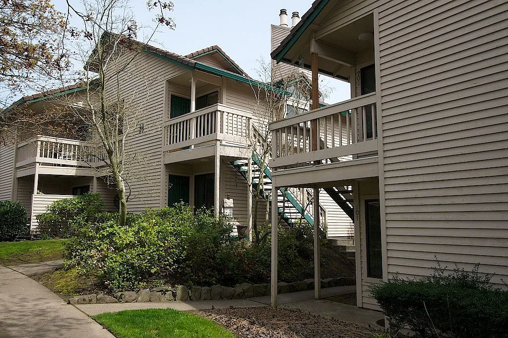 86 Kingsgate Rd Unit G201 photo 1