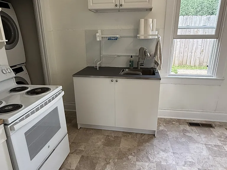 242 Hoover St — Photo 20