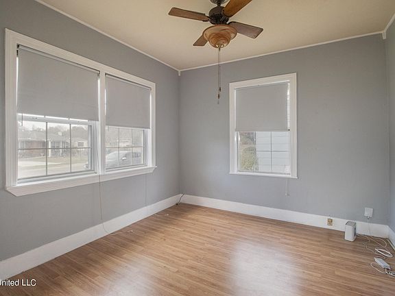 5th image of 2410 East Ave