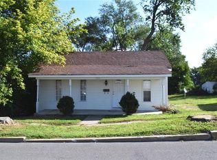206 N 4th St, Elsberry, MO 63343