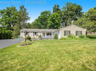 3172 Branch Ct, Wixom, MI 48393