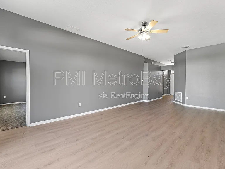 1010 Summer Breeze Dr — Photo 7
