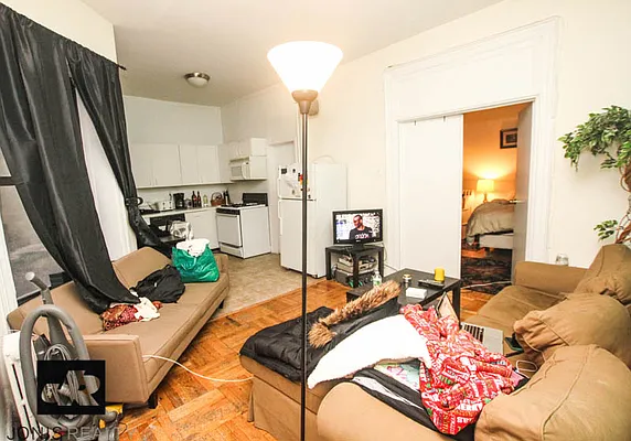 Rented by Jonis Realty | media 8