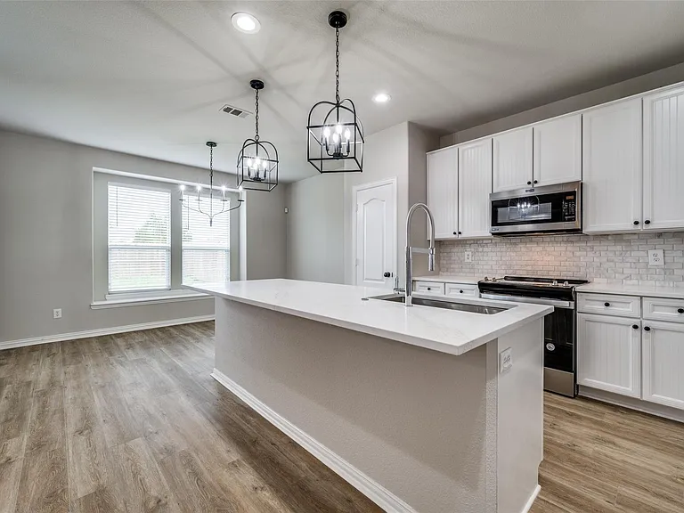 1709 Belton Dr — Photo 9