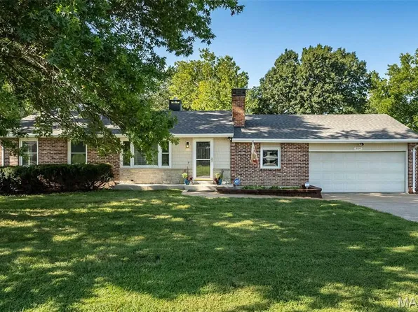 304 Essen Ln, Ballwin, MO 63021