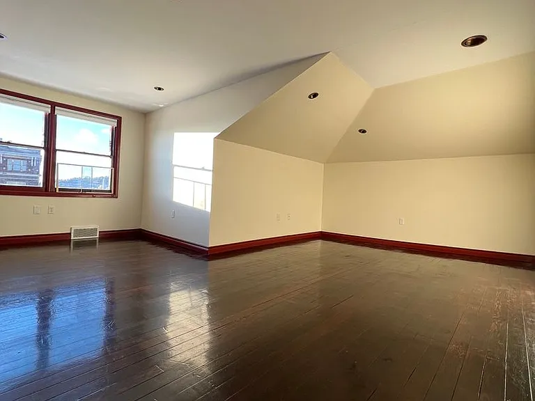 403-405 1/2 W Granite St — Photo 19