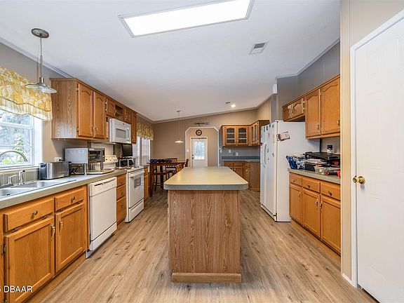 3rd image of 104 Penny Acres Ln