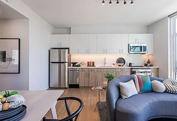 345 Baldwin Avenue, #911