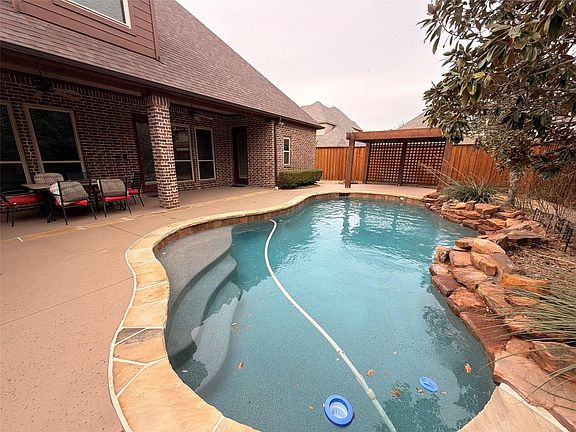 4th image of 8116 Canyon Oak Dr