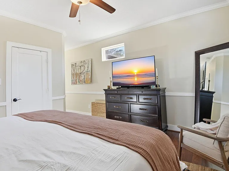 410 Peach St — Photo 17