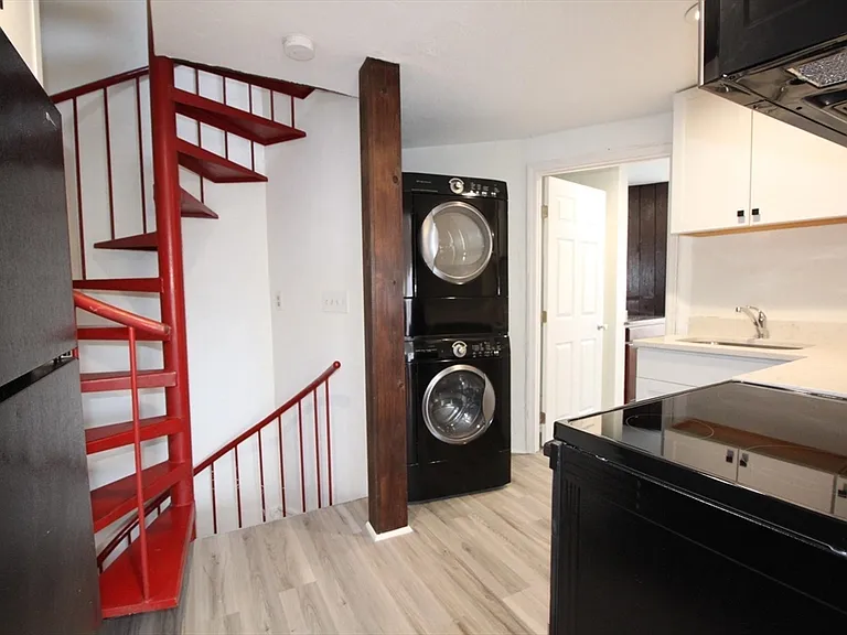 16 Middlesex St #11 — Photo 6