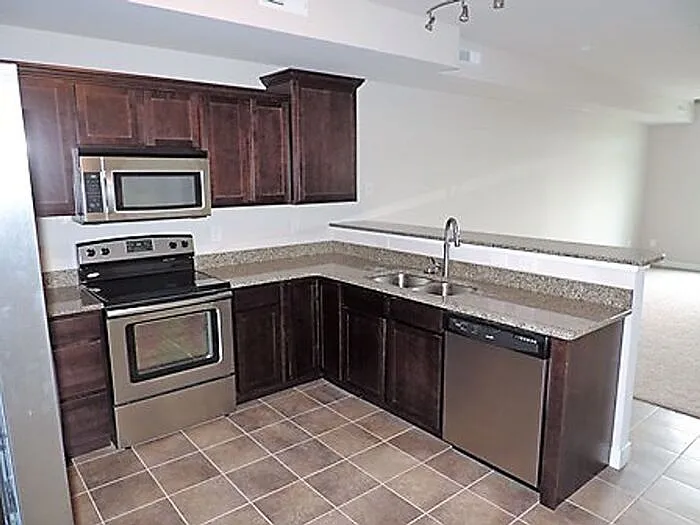 453 Taft Ave — Photo 7