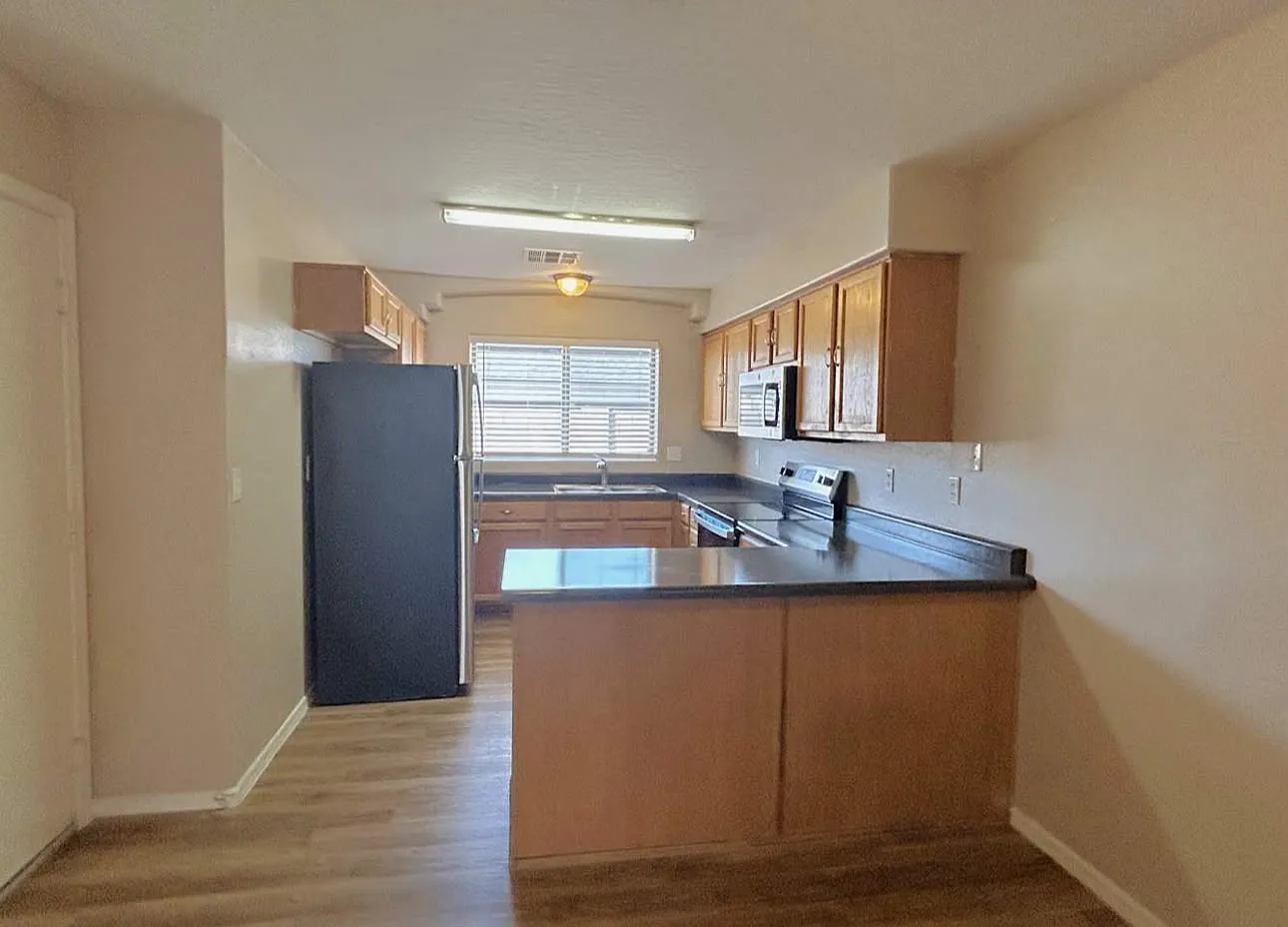 3 bed, 1370 sqft, $1,999 — Photo 1