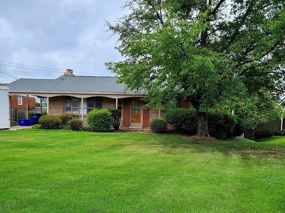13202 Foxhall Dr