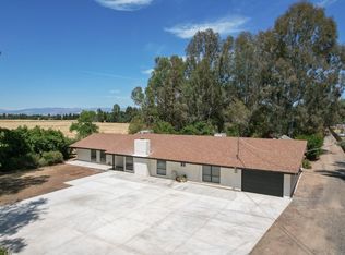6342 N McCall Ave, Clovis, CA 93619