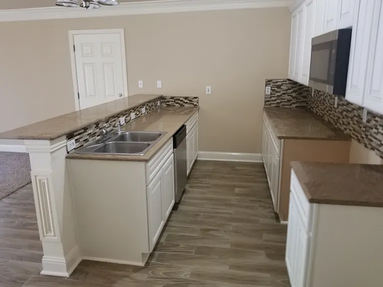 432 Hart St — Photo 4