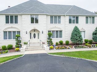 1 Winchester Dr, Scotch Plains, NJ 07076