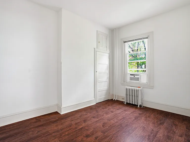 2441 Brown St #2F — Photo 16