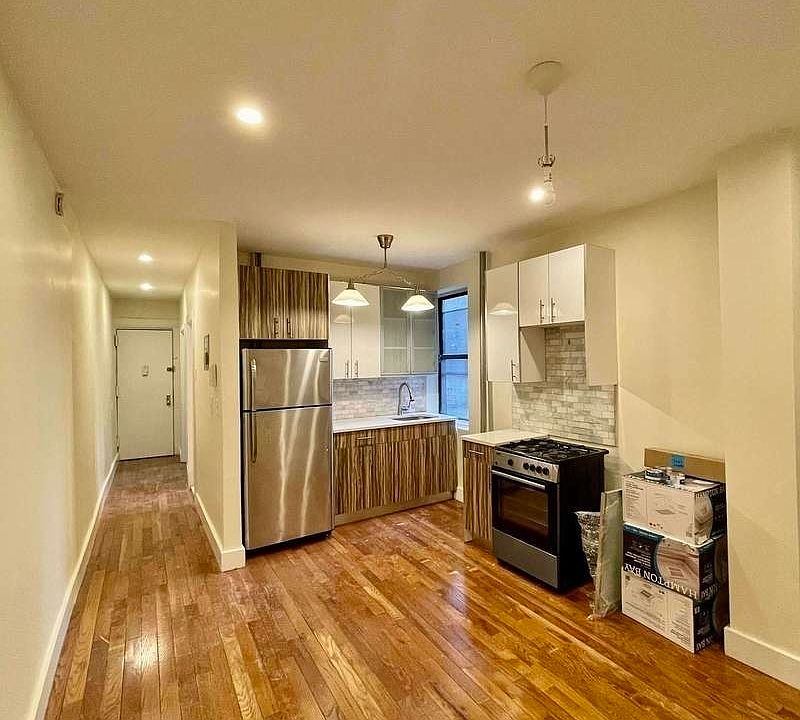 1st image of 586 Park Pl APT 4