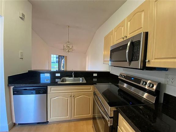 5th image of 9960 Nob Hill Ct #9960